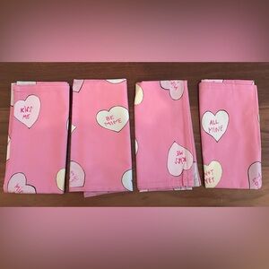 NWT Set of 4 Valentine Conversation Hearts Dinner Napkin